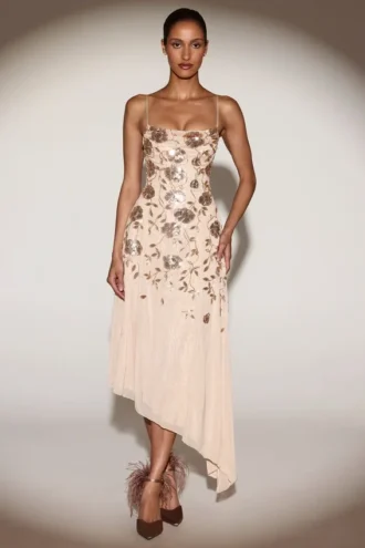 Robe mi-longue asymétrique Zelina à encolure dégagée et ornements dorés