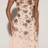 Robe mi-longue asymétrique Zelina à encolure dégagée et ornements dorés Robe mi-longue asymétrique Zelina à encolure dégagée et ornements dorés