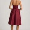 Robe mi-longue bustier à corset Gabrielle, couleur rouge vin Robe mi-longue bustier à corset Gabrielle, couleur rouge vin