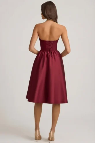 Robe mi-longue bustier à corset Gabrielle, couleur rouge vin