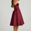 Robe mi-longue bustier à corset Gabrielle, couleur rouge vin Robe mi-longue bustier à corset Gabrielle, couleur rouge vin