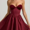 Robe mi-longue bustier à corset Gabrielle, couleur rouge vin Robe mi-longue bustier à corset Gabrielle, couleur rouge vin