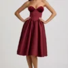 Robe mi-longue bustier à corset Gabrielle, couleur rouge vin Robe mi-longue bustier à corset Gabrielle, couleur rouge vin