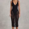 Robe mi-longue Caia en bodys plongeant à dentelle transparente et bords festonnés, couleur noire Robe mi-longue Caia en bodys plongeant à dentelle transparente et bords festonnés, couleur noire