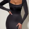 Robe mi-longue à col bénitier et manches longues Aimee, en noir