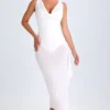 Robe mi-longue à col bénitier et volants Deva, en blanc Robe mi-longue à col bénitier et volants Deva, en blanc