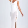 Robe mi-longue à col bénitier et volants Deva, en blanc Robe mi-longue à col bénitier et volants Deva, en blanc