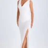 Robe mi-longue à col bénitier et volants Deva, en blanc Robe mi-longue à col bénitier et volants Deva, en blanc