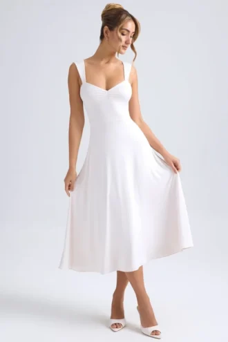 Robe mi-longue à col cœur et fronces Thandie, couleur ivoire