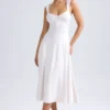Robe mi-longue à col cœur et fronces Thandie, couleur ivoire Robe mi-longue à col cœur et fronces Thandie, couleur ivoire