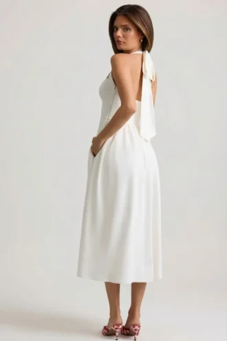 Robe mi-longue à col dos nu et boutons Orlena, en blanc