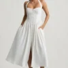 Robe mi-longue à col dos nu et boutons Orlena, en blanc Robe mi-longue à col dos nu et boutons Orlena, en blanc