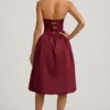 Robe mi-longue convertible à volants et nœud Gloriana, couleur rouge vin Robe mi-longue convertible à volants et nœud Gloriana, couleur rouge vin