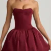 Robe mi-longue convertible à volants et nœud Gloriana, couleur rouge vin Robe mi-longue convertible à volants et nœud Gloriana, couleur rouge vin