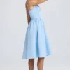 Robe mi-longue à corset drapé Marguerite, bleu poudré Robe mi-longue à corset drapé Marguerite, bleu poudré