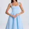 Robe mi-longue à corset drapé Marguerite, bleu poudré Robe mi-longue à corset drapé Marguerite, bleu poudré