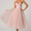 Robe mi-longue à corset en tulle Cindy, couleur rose poudré Robe mi-longue à corset en tulle Cindy, couleur rose poudré