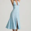 Robe mi-longue à dos nu Elonia à imprimé floral bleu Robe mi-longue à dos nu Elonia à imprimé floral bleu