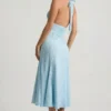 Robe mi-longue à dos nu Elonia à imprimé floral bleu Robe mi-longue à dos nu Elonia à imprimé floral bleu
