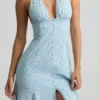 Robe mi-longue à dos nu Elonia à imprimé floral bleu Robe mi-longue à dos nu Elonia à imprimé floral bleu
