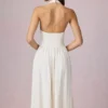 Robe mi-longue à dos nu en modal broderie anglaise Farrah, blanche Robe mi-longue à dos nu en modal broderie anglaise Farrah, blanche