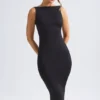 Robe mi-longue à dos nu froncée Grainne en noir Robe mi-longue à dos nu froncée Grainne en noir