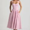 Robe mi-longue à dos nu Orlena avec boutons, rose pâle Robe mi-longue à dos nu Orlena avec boutons, rose pâle