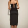 Robe mi-longue en satin et dentelle Taliah à encolure dégagée et corset, couleur noire Robe mi-longue en satin et dentelle Taliah à encolure dégagée et corset, couleur noire