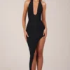 Robe mi-longue à encolure dos nu et ourlet fendu Storie, en noir Robe mi-longue à encolure dos nu et ourlet fendu Storie, en noir
