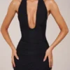 Robe mi-longue à encolure dos nu et ourlet fendu Storie, en noir Robe mi-longue à encolure dos nu et ourlet fendu Storie, en noir