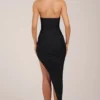 Robe mi-longue à encolure dos nu et ourlet fendu Storie, en noir Robe mi-longue à encolure dos nu et ourlet fendu Storie, en noir