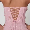 Robe mi-longue Eudora à lacets et fente, couleur rose pâle Robe mi-longue Eudora à lacets et fente, couleur rose pâle