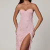 Robe mi-longue Eudora à lacets et fente, couleur rose pâle Robe mi-longue Eudora à lacets et fente, couleur rose pâle