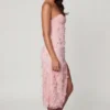 Robe mi-longue Eudora à lacets et fente, couleur rose pâle Robe mi-longue Eudora à lacets et fente, couleur rose pâle