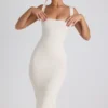 Robe mi-longue Navi en modal avec bordure en dentelle, couleur ivoire Robe mi-longue Navi en modal avec bordure en dentelle, couleur ivoire
