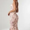 Robe mi-longue à queue de poisson avec détails de soutien-gorge superposé « Valentina » à imprimé floral primevère Robe mi-longue à queue de poisson avec détails de soutien-gorge superposé « Valentina » à imprimé floral primevère