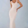 Robe mi-longue Sorelle en modal avec bordure en dentelle, couleur ivoire Robe mi-longue Sorelle en modal avec bordure en dentelle, couleur ivoire