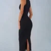 Robe mi-longue Sorelle en modal avec bordure en dentelle, couleur noire Robe mi-longue Sorelle en modal avec bordure en dentelle, couleur noire