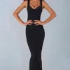 Robe mi-longue Sorelle en modal avec bordure en dentelle, couleur noire Robe mi-longue Sorelle en modal avec bordure en dentelle, couleur noire