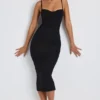 Robe mi-longue à volants en modal Nora, couleur noire Robe mi-longue à volants en modal Nora, couleur noire