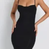 Robe mi-longue à volants en modal Nora, couleur noire Robe mi-longue à volants en modal Nora, couleur noire