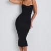 Robe mi-longue à volants en modal Nora, couleur noire Robe mi-longue à volants en modal Nora, couleur noire