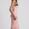 Robe mi-longue à volants et détails de soutien-gorge Valentina, à pois roses Robe mi-longue à volants et détails de soutien-gorge Valentina, à pois roses