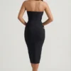 Robe midi ajustée à encolure dos nu et découpes Nika, en noir Robe midi ajustée à encolure dos nu et découpes Nika, en noir