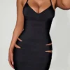 Robe midi ajustée à encolure dos nu et découpes Nika, en noir Robe midi ajustée à encolure dos nu et découpes Nika, en noir