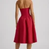 Robe midi Angelina à nœud et dos nu, couleur rouge vif Robe midi Angelina à nœud et dos nu, couleur rouge vif