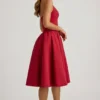 Robe midi Angelina à nœud et dos nu, couleur rouge vif Robe midi Angelina à nœud et dos nu, couleur rouge vif