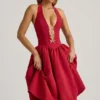 Robe midi Angelina à nœud et dos nu, couleur rouge vif Robe midi Angelina à nœud et dos nu, couleur rouge vif