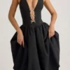 Robe midi Angelina à nœud et dos nu, en noir Robe midi Angelina à nœud et dos nu, en noir