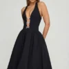 Robe midi Angelina à nœud et dos nu, en noir Robe midi Angelina à nœud et dos nu, en noir